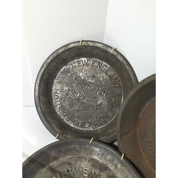 Set Of 3 Vintage Table Talk New England Flaky Crust Tin Pie Pan 9.5" with hanger - Picture 3 of 8